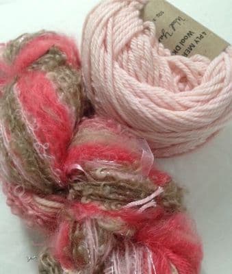 Magicball cowl - Strawberry shortcake and pale pink