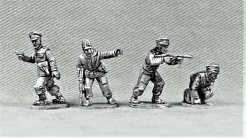 HEER2 Late German dismounted Panzer crew.