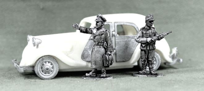 KA15 General Kussin and Citroen set. 5 figures and 1 car.