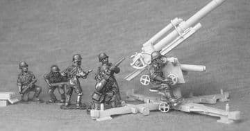 NAT3 88mm and Military crew.