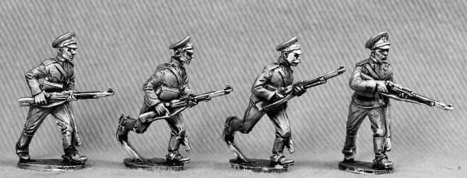 RJ-RI8 Russian cavalry dismounted advancing.