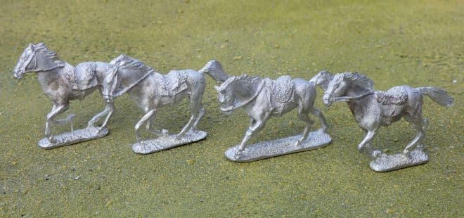 THEM23 Set of 4 Irregular Horses, sheepskin saddles