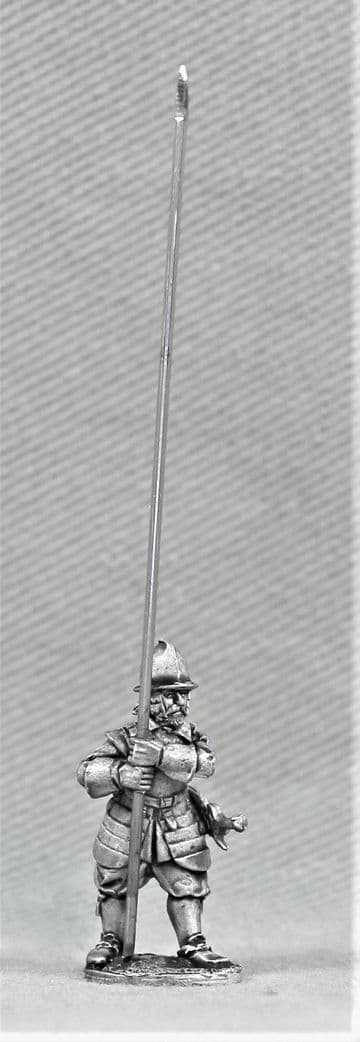 TYW6C Armoured pikeman at order.