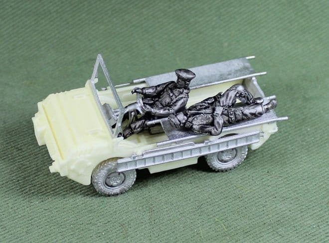 VDV19 Soviet Paratroops LUAZ 967 Crew.