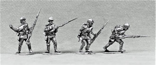 WW1RUS9 Infantry advancing in Adrian helmets.