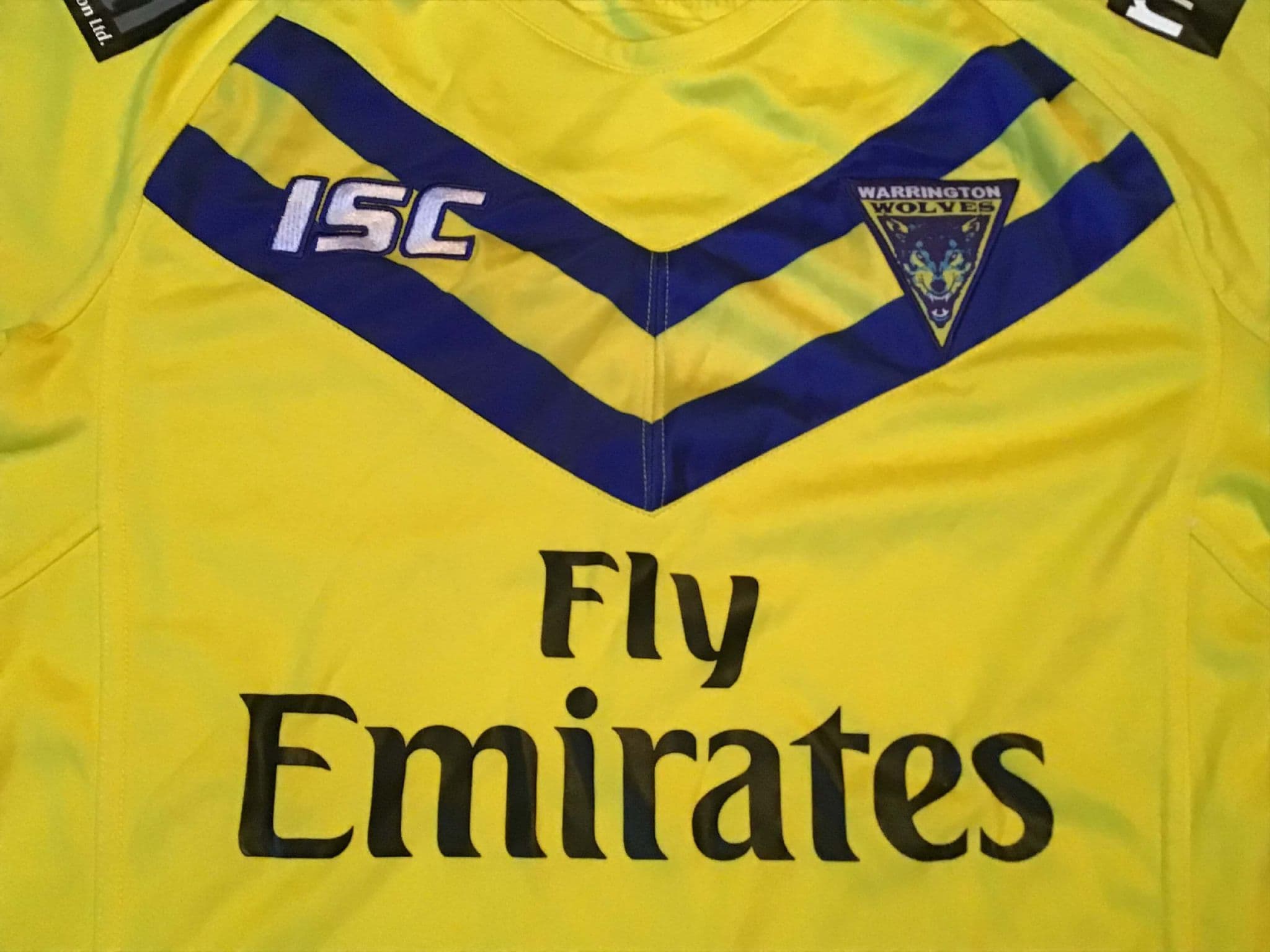 Super League: Warrington Wolves beat St Helens as 12-men produce heroic