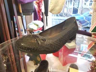 Alpina trinity black slip on shoe