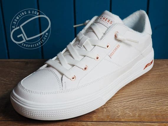 SKECHERS Flex Appeal 3.0 - Go Forward shoe. Smooth Action leather and mesh fabric upper in a lace up athletic sporty training sneaker with stitching accents and Air Cooled Memory Foam insole. available to try and buy from our shop on the Hampshire Berkshire border near Newbury, Winchester Andover and Basingstoke.