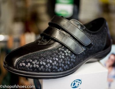 Azalea  Wide fit Stretch soft shoe.