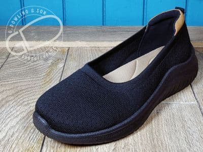 Boulevard Lightweight Slip-On Trainer Pump – Black