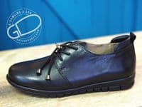 Adesso  soft  leather bungee laced  shoe  with soft leather with cushioned lining a good comfortable shoe with a simple style  Available online or from our shop in Whitchurch Hampshire RG287HD positioned easily between Newbury and Winchester off the A34 and between Basingstoke and Andover right on the border of North Hampshire and Berkshire.