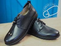 Adesso  soft  leather bungee laced  shoe  with soft leather with cushioned lining a good comfortable shoe with a simple style  Available online or from our shop in Whitchurch Hampshire RG287HD positioned easily between Newbury and Winchester off the A34 and between Basingstoke and Andover right on the border of North Hampshire and Berkshire.