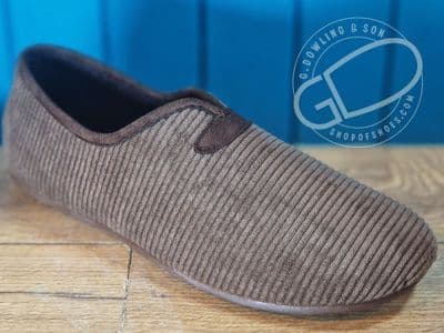 classic styled comfortable fit slipper with cushioned memory foam