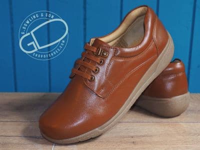 Comfort fit soft tan leather laced shoe