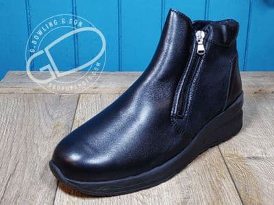 DB Stratus 2V — Black Leather (Wide/Adjustable Fit)