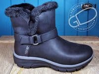 Footsoft  soft leather boot with stretch calf .Gloriously soft leather with cushioned cuff and easy on Velcro touch fastening. This shoe has everything a good comfortable shoe should have and with the easy style and history of the Hush Puppies brand. Available online or from our shop in Whitchurch Hampshire RG287HD positioned easily between Newbury and Winchester off the A34 and between Basingstoke and Andover right on the border of North Hampshire and Berkshire.