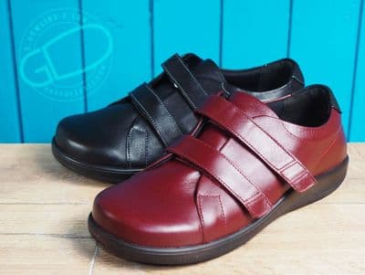 Easy to wear classic twin strap leather shoe