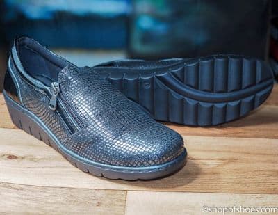 Footsoft flight  soft black textured  leather zipped shoe