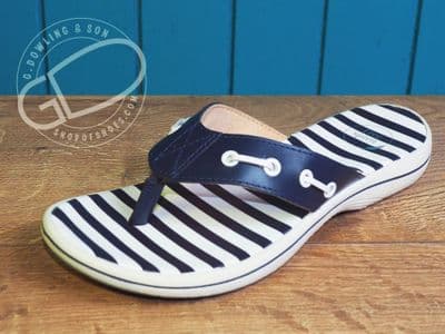 Free spirit leather summer striped toe post mule in Navy