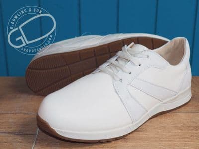 Garforth white 2V variable fit laced activity shoe.