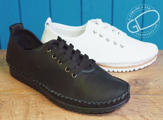 soft  leather bungee laced  shoe  with soft leather with cushioned lining a good comfortable shoe with a simple style  Available online or from our shop in Whitchurch Hampshire RG287HD positioned easily between Newbury and Winchester off the A34 and between Basingstoke and Andover right on the border of North Hampshire and Berkshire.