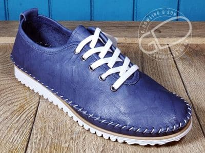 laced  soft leather light shoe in navy