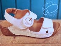 LAST PAIR Women's White Leather Sandal – Effortless Style with Clever Comfort
