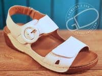 LAST PAIR Women's White Leather Sandal – Effortless Style with Clever Comfort