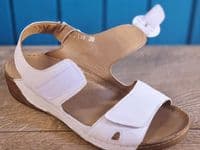 LAST PAIR Women's White Leather Sandal – Effortless Style with Clever Comfort