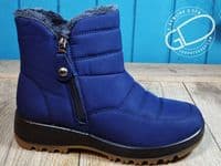 Light easy access zipped boot in Navy blue