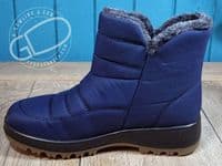 Light easy access zipped boot in Navy blue