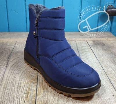 Light easy access zipped boot in Navy blue
