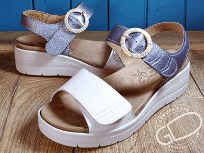 Lily Stylish Wide Fit Wedge Sandal 2v