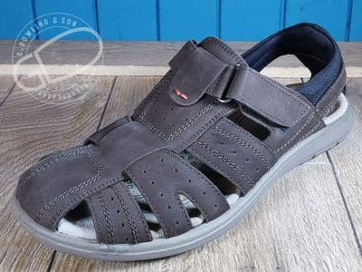 Roamers Men's Brown Suede Fisherman Sandals