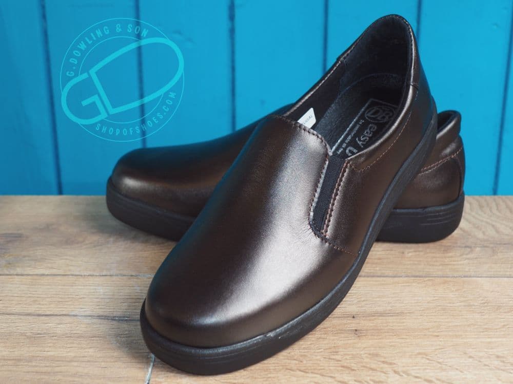 Keswick .Ladies British made black leather wide fit Shoe with stretch sides . Ideal to use with