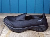 Skechers go walk available to try and buy from our shop on the Hampshire Berkshire border near Newbury, Winchester Andover and Basingstoke.