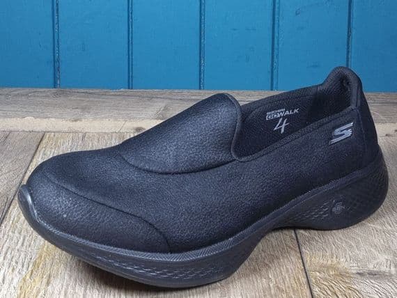 Skechers go walk available to try and buy from our shop on the Hampshire Berkshire border near Newbury, Winchester Andover and Basingstoke.