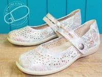 Great value comfortable stylish ladies sandals from CIPRIATA available to buy and collect from our Whitchurch Hampshire shop on the Hampshire Berkshire border on the A34 between Newbury and Winchester and Andover and Basingstoke.