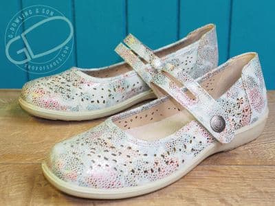 soft good fitting non leather light patterned bar shoe.