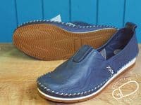 soft  leather bungee laced  shoe  with soft leather with cushioned lining a good comfortable shoe with a simple style  Available online or from our shop in Whitchurch Hampshire RG287HD positioned easily between Newbury and Winchester off the A34 and between Basingstoke and Andover right on the border of North Hampshire and Berkshire.