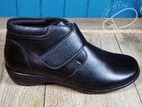 Footsoft  soft leather laced  shoe.Gloriously soft leather with cushioned cuff and easy on Velcro touch fastening. This shoe has everything a good comfortable shoe should have and with the easy style and history of the Hush Puppies brand. Available online or from our shop in Whitchurch Hampshire RG287HD positioned easily between Newbury and Winchester off the A34 and between Basingstoke and Andover right on the border of North Hampshire and Berkshire.