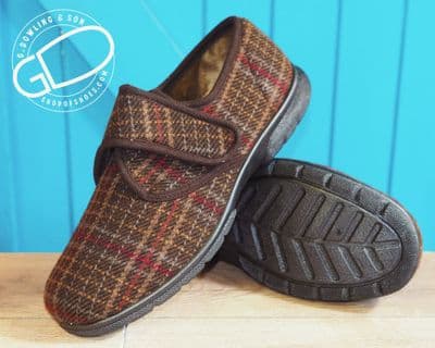 TARTAN Classic style with a touch fastening strap, in a clever soft tartan material