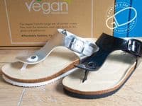 Great value comfortable stylish ladies toe post mule sandals from country jack available to buy and collect from our Whitchurch Hampshire shop on the Hampshire Berkshire border on the A34 between Newbury and Winchester and Andover and Basingstoke.