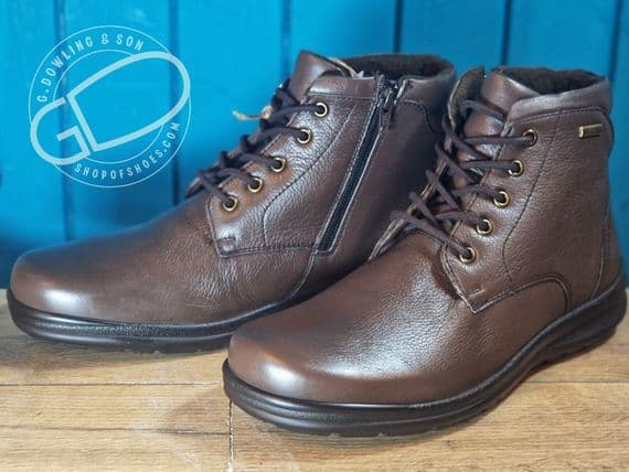 Cotswolds everyday waterproof leather laced boot.Cotswold are well known for their quality waterproof walking boots. Available from Whitchurch North Hampshire new Newbury Berkshire, Winchester Basingstoke and Andover