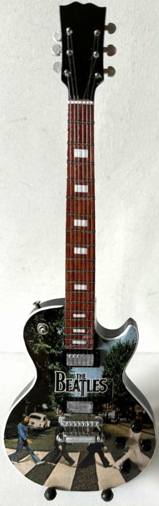 Beatles (The) - Abbey Road Artwork Miniature Wooden 1:4 Scale Guitar With Stand (New/Box)