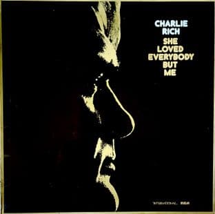 Charlie Rich - She Loved Everybody But Me (LP) (G++/G++)