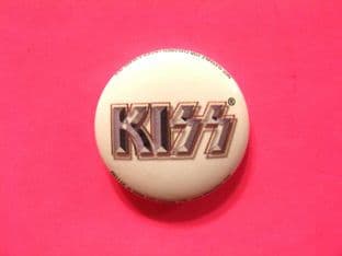 Kiss - (2mnn Button Badge)