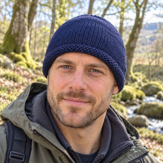 Beanie knitted hat in navy blue