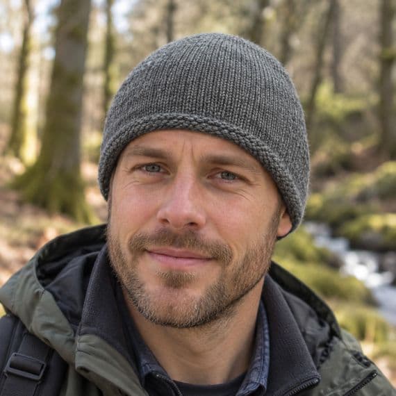 Beanie knitted hat in plain light grey