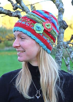 Beanie knitted hat in red and turquoise with flower embroidery